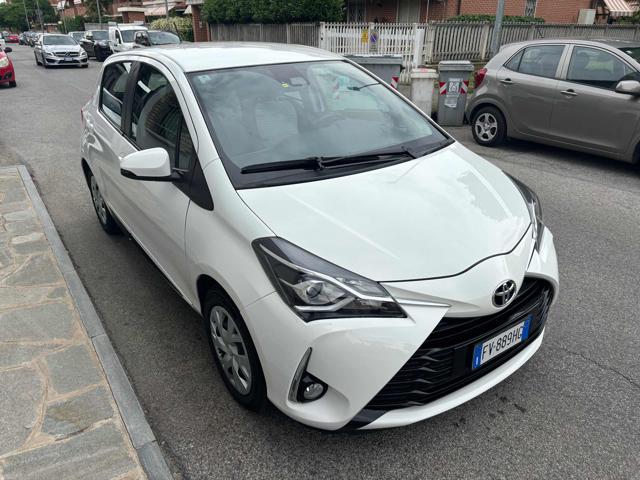 TOYOTA Yaris 1.0 72 CV 5 porte Lounge Immagine 2