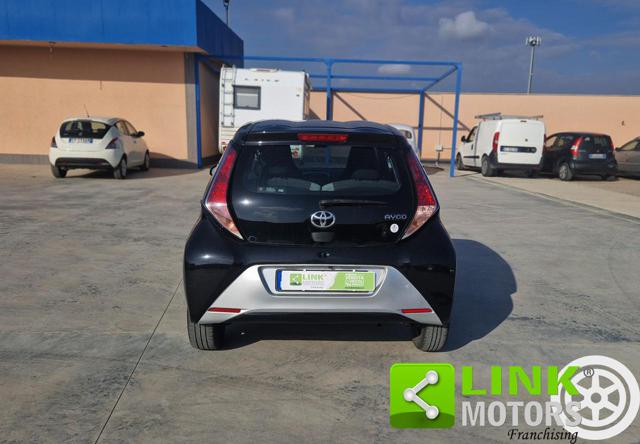 TOYOTA Aygo 1.0 VVT-i 69 CV 5 PORTE Immagine 3