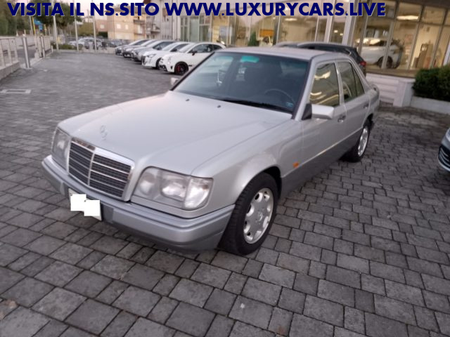 MERCEDES-BENZ E 200 16 cat UNICO PROPRIETARIO TENUTA MANIACALMENTE Immagine 0