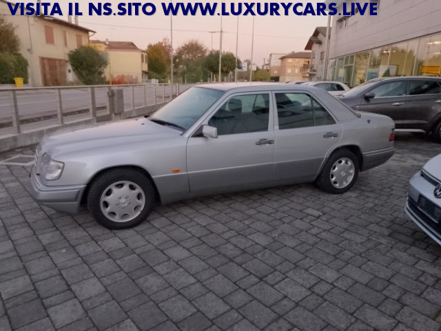 MERCEDES-BENZ E 200 16 cat UNICO PROPRIETARIO TENUTA MANIACALMENTE Immagine 2