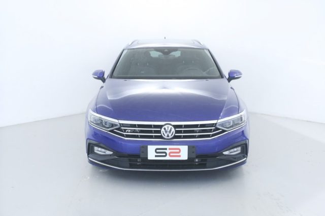 VOLKSWAGEN Passat Variant 2.0 BiTDI SCR 4MOTION DSG R-Line BMT TETTO Immagine 2