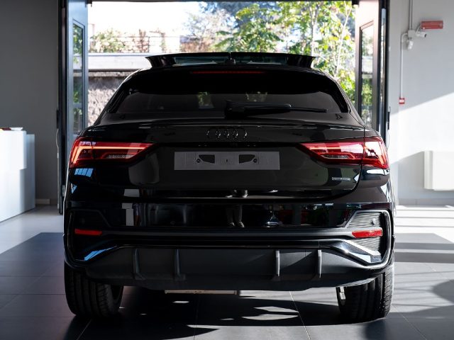 AUDI Q3 Sportback 35 TDI S line Quattro Identity Black Immagine 4