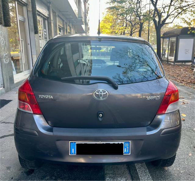 TOYOTA Yaris 1.0 5 porte Immagine 3