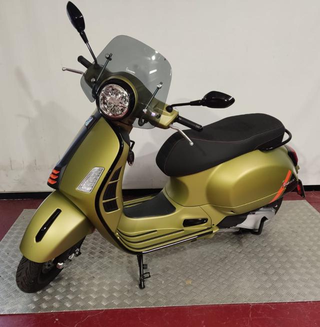 VESPA GTS 300 SUPER Immagine 1