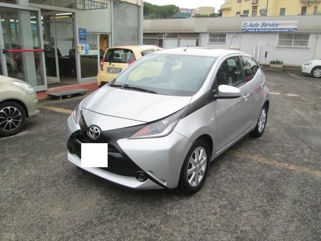 TOYOTA Aygo 1.0 VVT-i 69 CV 5 porte x- Black Tss Immagine 3