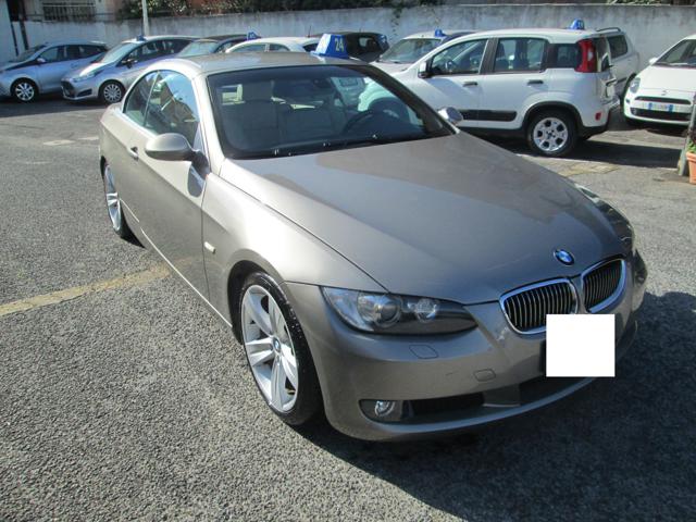 BMW 320 i cat Cabrio Attiva Immagine 2