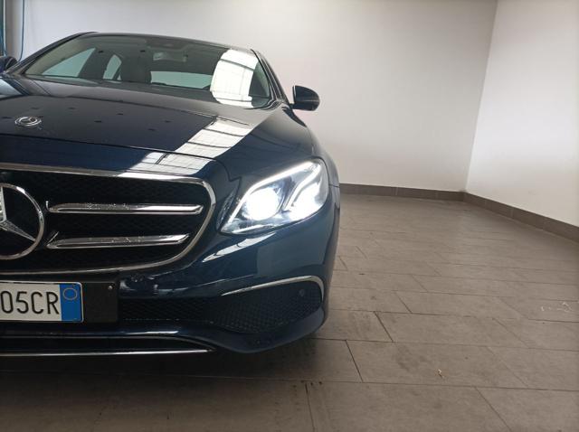 MERCEDES-BENZ E 200 d Auto Business Sport Immagine 1