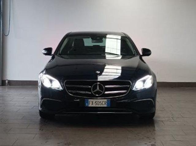 MERCEDES-BENZ E 200 d Auto Business Sport Immagine 3