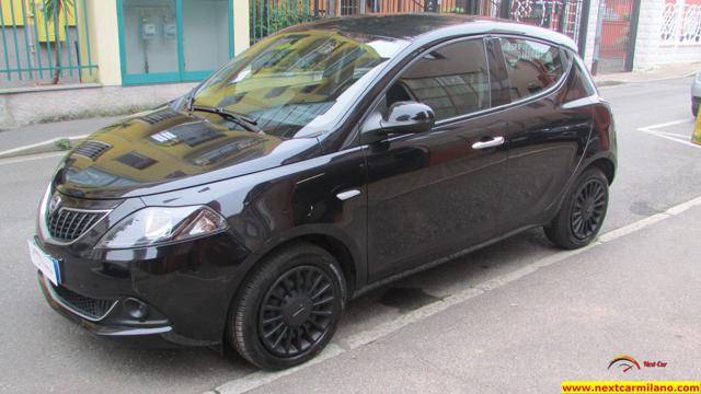 LANCIA Ypsilon 1.0 FireFly 5 porte S&S Hybrid Ecochic Silver Immagine 0