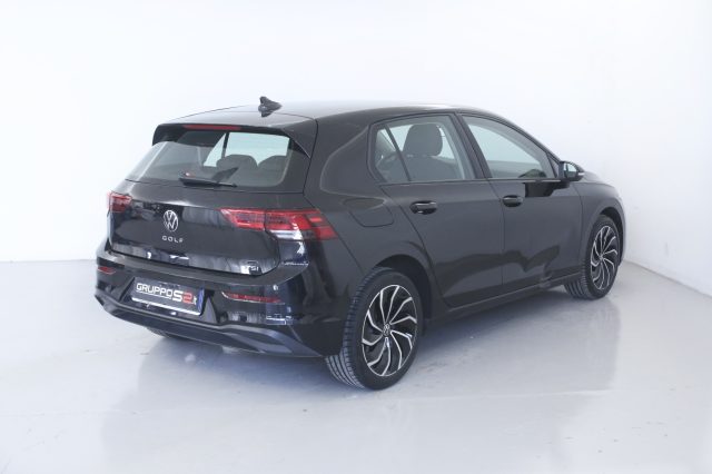 VOLKSWAGEN Golf 1.0 eTSI EVO DSG Life Cerchi da 17'' Immagine 4