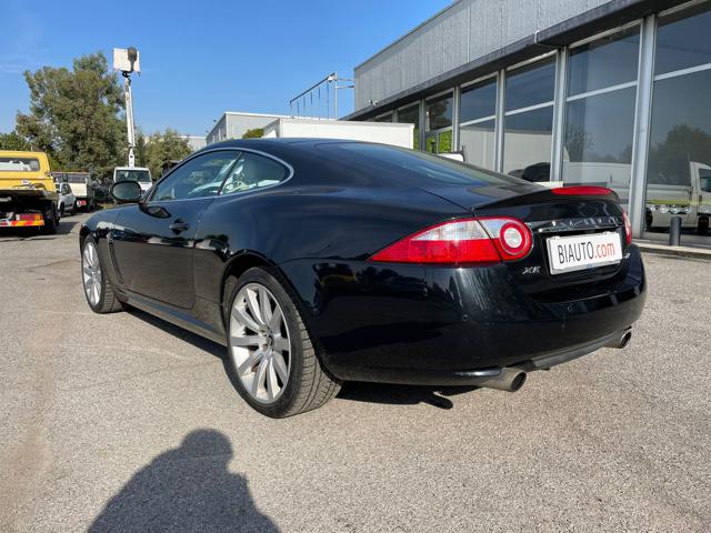 JAGUAR XK 4.2 V8 Coupé Immagine 3