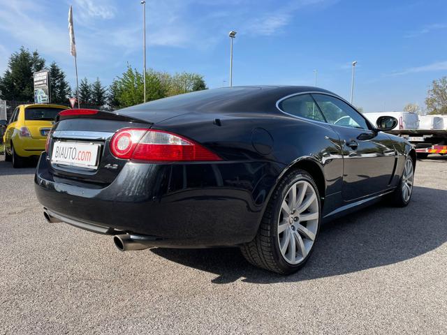 JAGUAR XK 4.2 V8 Coupé Immagine 4