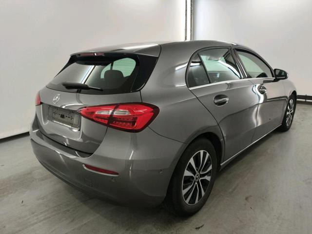 MERCEDES-BENZ A 180 d Automatic Business Extra Immagine 2