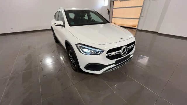 MERCEDES-BENZ GLA 200 d Automatic Sport Plus #VARI.COLORI Immagine 2