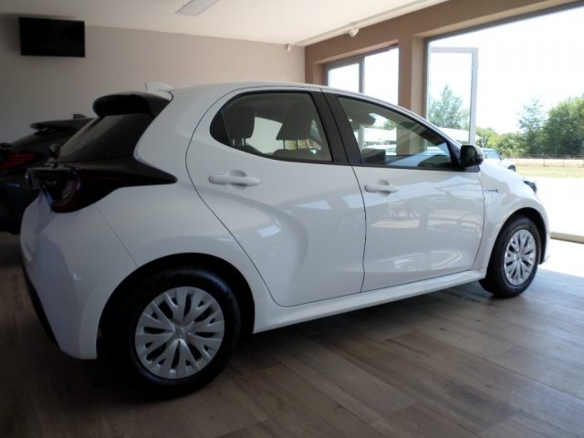 TOYOTA Yaris 1.5 Hybrid 5 porte Active Immagine 2