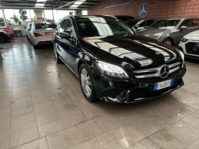 MERCEDES-BENZ C 220 d S.W. Auto Sport Immagine 2