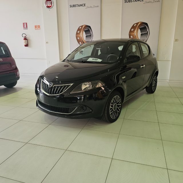 LANCIA Ypsilon 1.0 FireFly 5 porte S&S Hybrid Platino Immagine 1