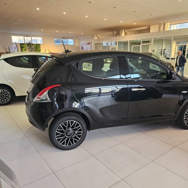 LANCIA Ypsilon 1.0 FireFly 5 porte S&S Hybrid Platino Immagine 3