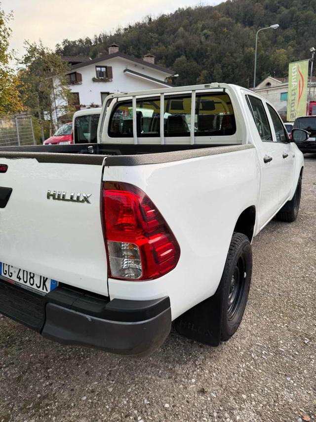 TOYOTA Hilux 2.4 D-4D 4WD 4 porte Double Cab Comfort Immagine 3