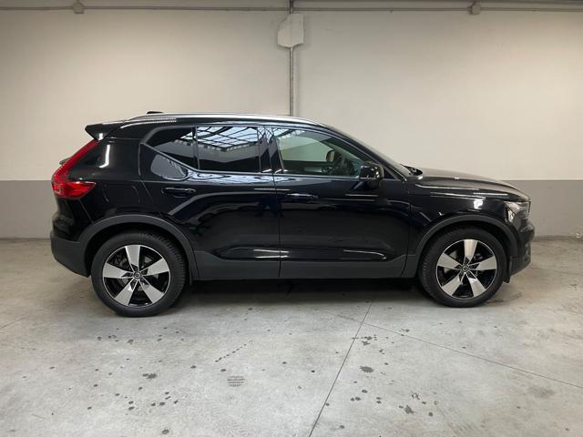 VOLVO XC40 B4 AWD Geartronic Momentum Immagine 3