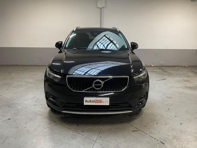 VOLVO XC40 B4 AWD Geartronic Momentum Immagine 0