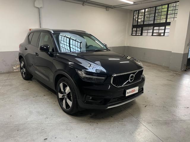 VOLVO XC40 B4 AWD Geartronic Momentum Immagine 2