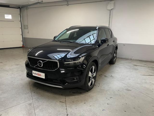 VOLVO XC40 B4 AWD Geartronic Momentum Immagine 1