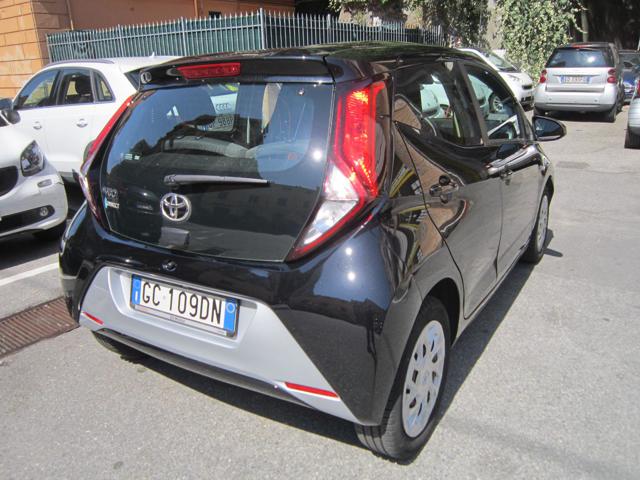 TOYOTA Aygo Connect 1.0 VVT-i 72 CV 3 porte x-cool Immagine 2