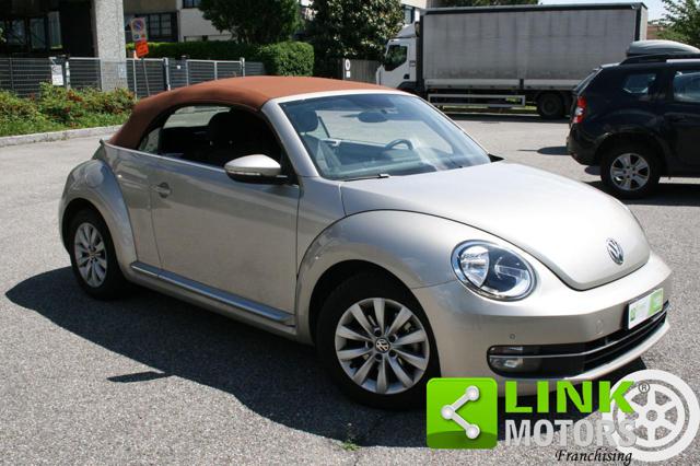 VOLKSWAGEN Maggiolino Cabrio 2.0 TDI Design BlueMotion Technology Immagine 4