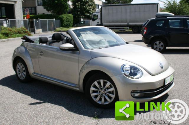 VOLKSWAGEN Maggiolino Cabrio 2.0 TDI Design BlueMotion Technology Immagine 3