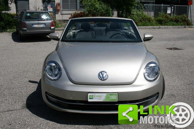 VOLKSWAGEN Maggiolino Cabrio 2.0 TDI Design BlueMotion Technology Immagine 2