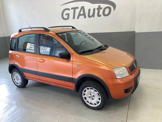 FIAT Panda 1.2 4x4 Climbing adatta ai neopatentati Immagine 0