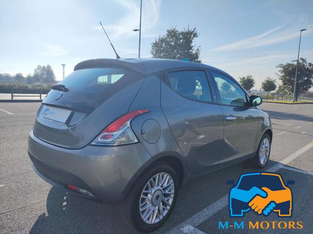 LANCIA Ypsilon 1.2 69 CV 5 porte Silver NEOPATENTATI Immagine 4