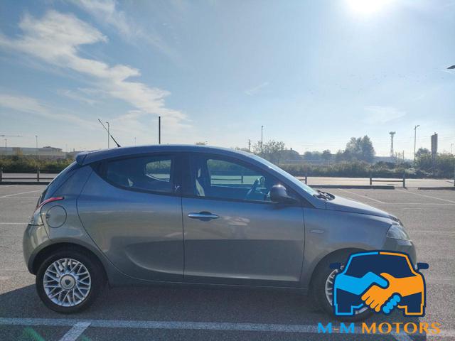 LANCIA Ypsilon 1.2 69 CV 5 porte Silver NEOPATENTATI Immagine 3