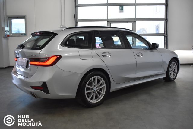 BMW 320 d 48V xDrive Touring Business Advantage Aut. Immagine 3