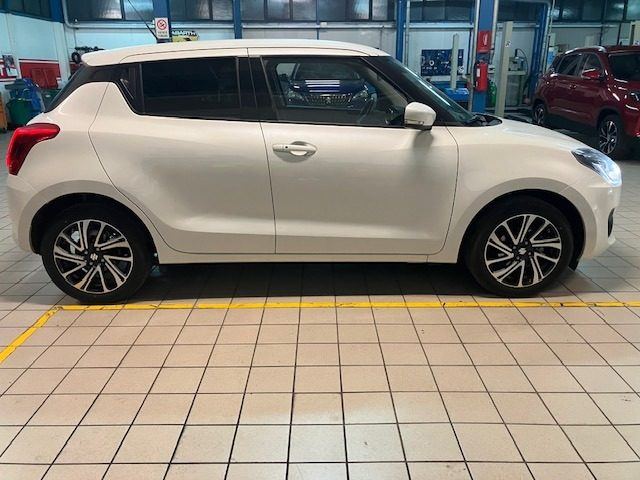 SUZUKI Swift 1.2 Hybrid CVT Top Automatica Immagine 3