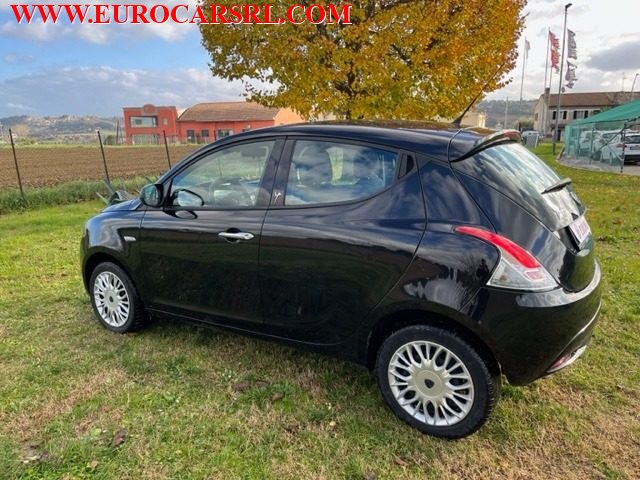 LANCIA Ypsilon 1.2 69 CV 5 porte Silver Immagine 4