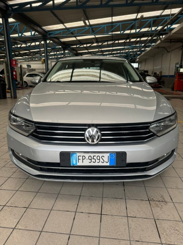 VOLKSWAGEN Passat Variant 2.0 TDI DSG Executive BlueMotion Tech. Immagine 0