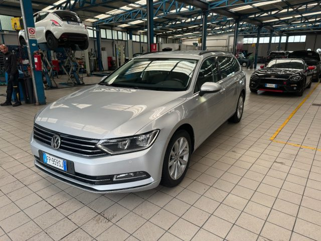 VOLKSWAGEN Passat Variant 2.0 TDI DSG Executive BlueMotion Tech. Immagine 1