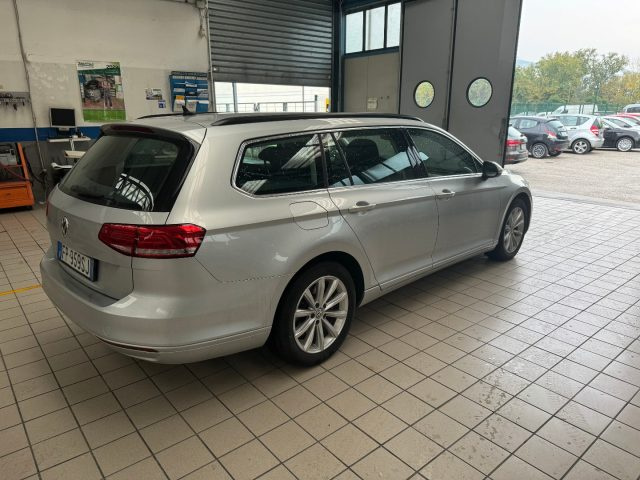 VOLKSWAGEN Passat Variant 2.0 TDI DSG Executive BlueMotion Tech. Immagine 3