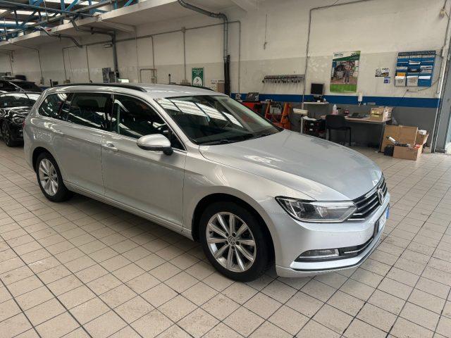 VOLKSWAGEN Passat Variant 2.0 TDI DSG Executive BlueMotion Tech. Immagine 4