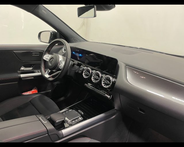 MERCEDES-BENZ GLA 200 D AUTO PREMIUM Immagine 2