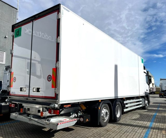 MERCEDES-BENZ Actros 2545 Isotermico Immagine 3