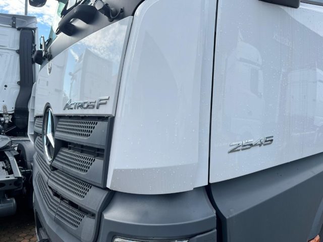 MERCEDES-BENZ Actros 2545 Isotermico Immagine 4