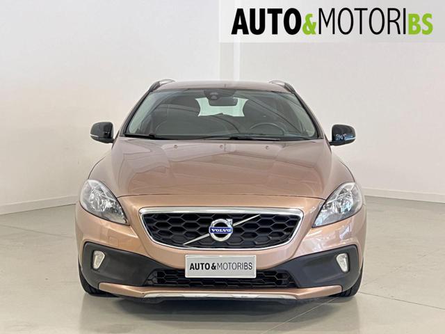 VOLVO V40 Cross Country D2 Momentum Immagine 1