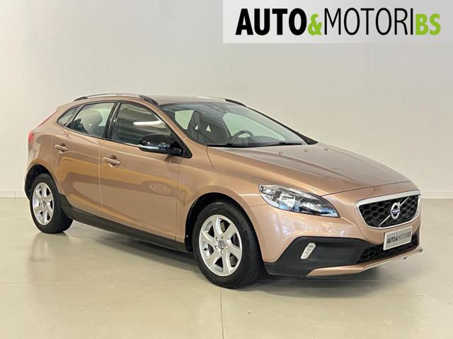 VOLVO V40 Cross Country D2 Momentum Immagine 2