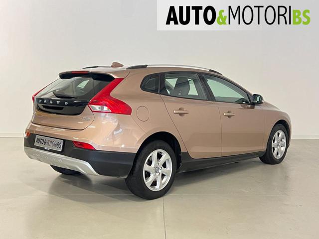 VOLVO V40 Cross Country D2 Momentum Immagine 3