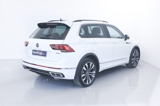 VOLKSWAGEN Tiguan 2.0 TDI 200 CV SCR DSG 4MOTION R-Line Immagine 4