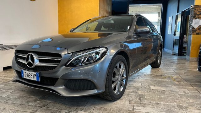 MERCEDES-BENZ C 220 d S.W. Sport Immagine 0