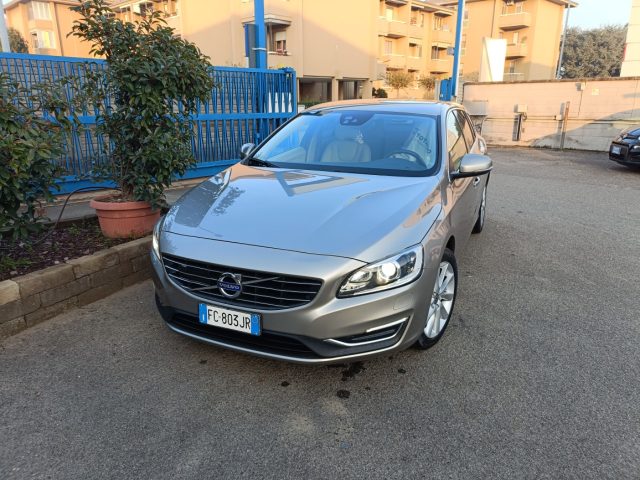 VOLVO V60 D3 Summum Immagine 0